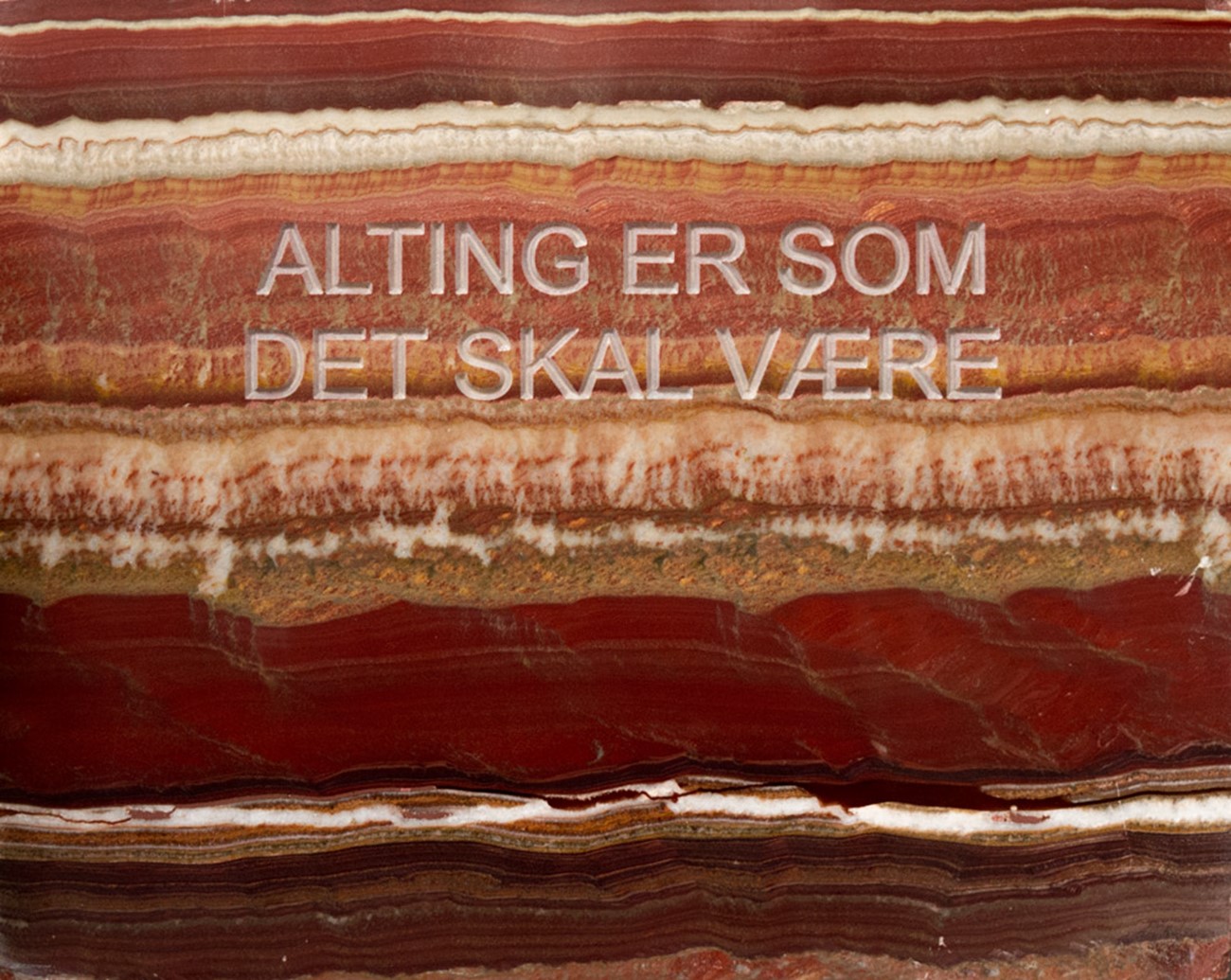 ALTING ER SOM DET SKAL VÆRE, 2014, Onyx, 24 x 43 cm