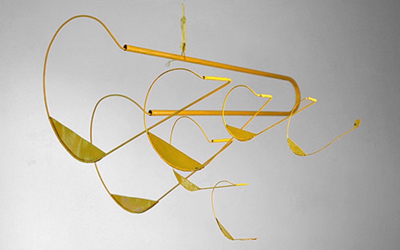Mobiles — Rund Gul (Round Yellow), 1990, Iron and Aluminium, H 70 cm, 200 cm diameter