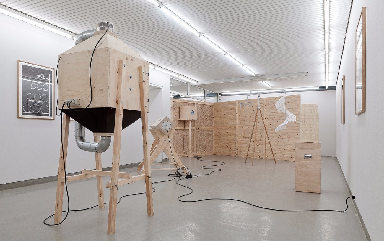 Savsmuldsinstrument (Installation view from Stuff, Galleri Tom Christoffersen, 2012)